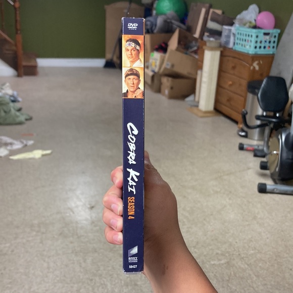 Cobra Kai Season 4 Complete Season - Picture 2 of 12